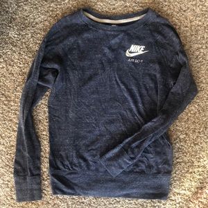 Nike women’s long sleeved shirt size small